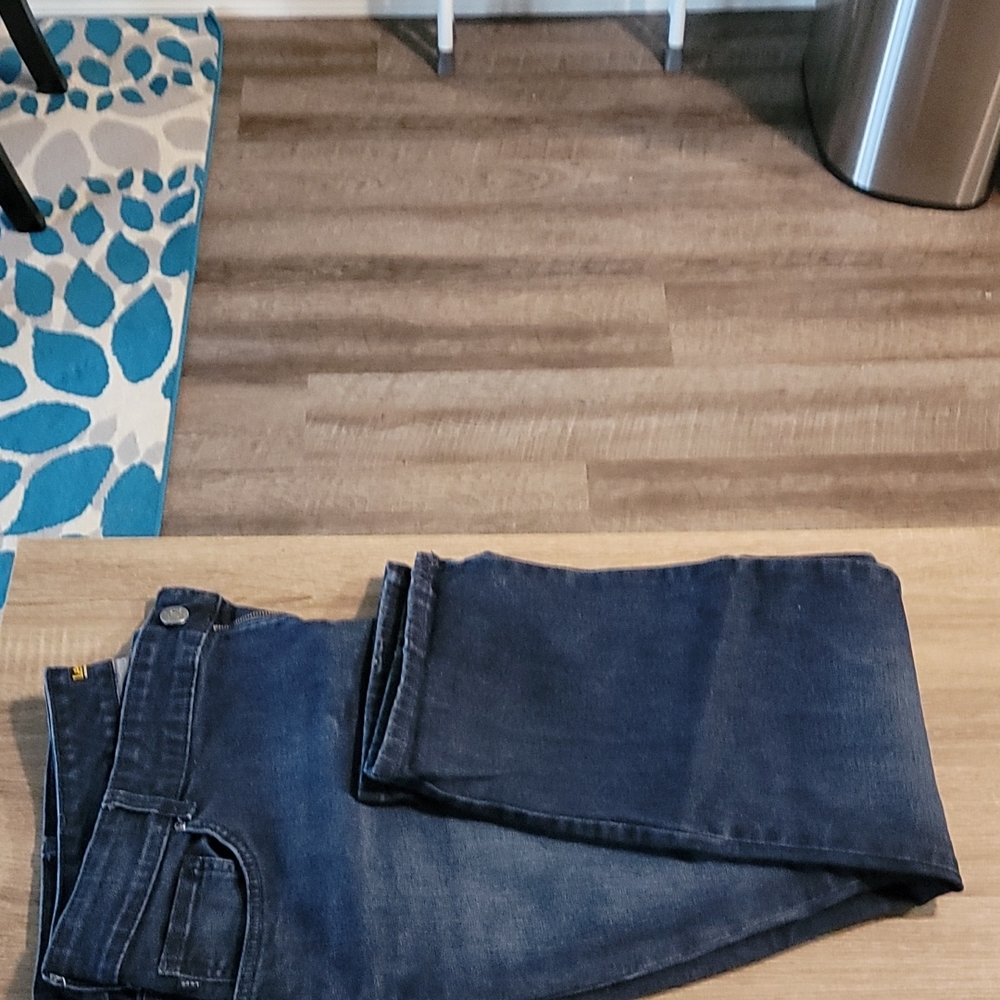 Lee relaxed fit straight leg jeans size 28